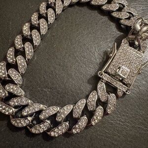 Elegant Silver Chain Bracelet with Crystal Accents